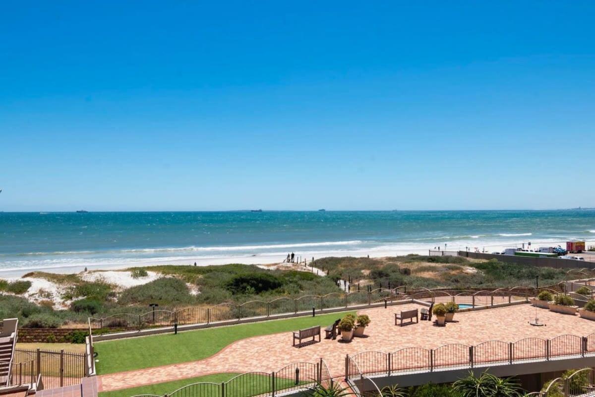 Family With Uninterrupted Ocean Views *