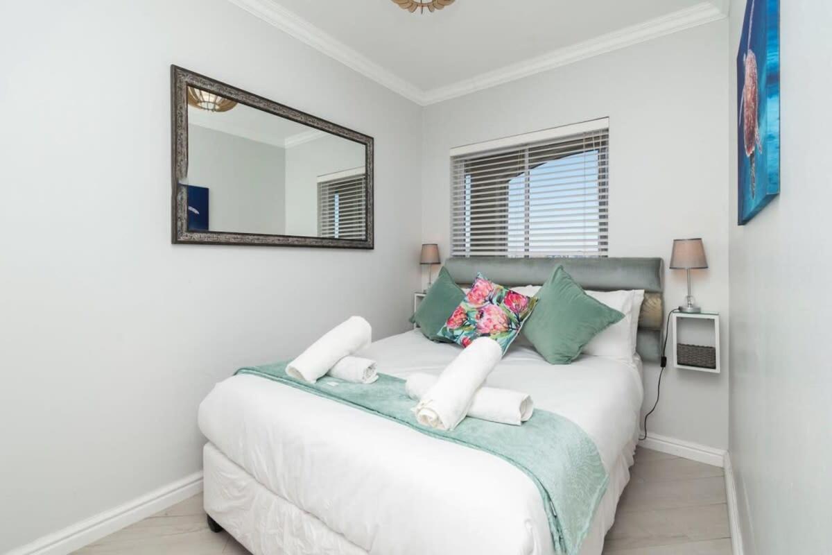 Family With Uninterrupted Ocean Views *